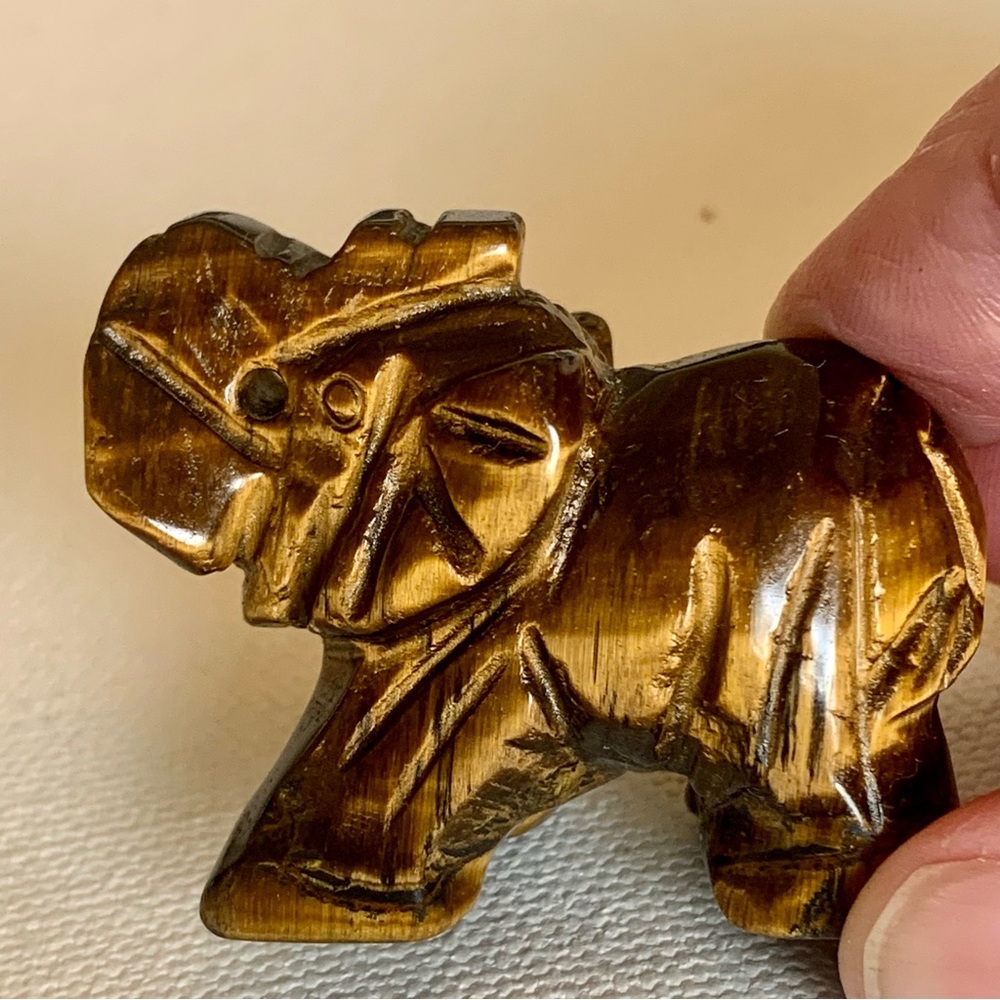 Tiger's Eye Carved Quartz Crystal Elephant Carving Reiki Healing Figurine FLASHY - Picture 7 of 15